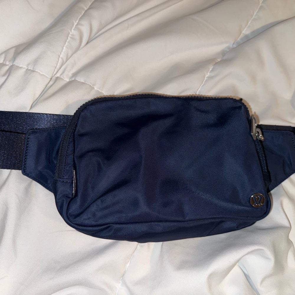 Lululemon 2L belt bag
